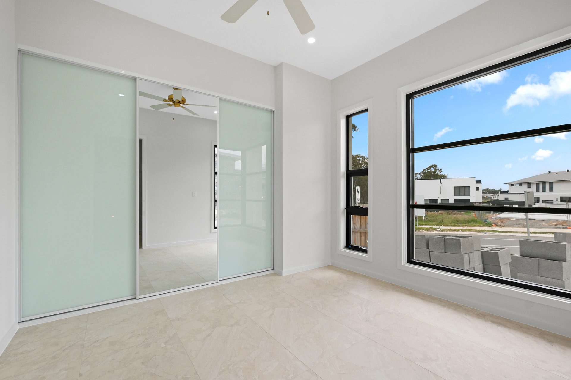 Project home bedroom by 13 Homes in Oakville