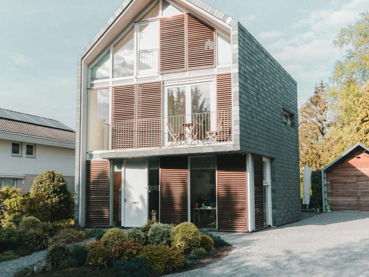 Custom Home vs Project Home: Which Is Right for Your Block?